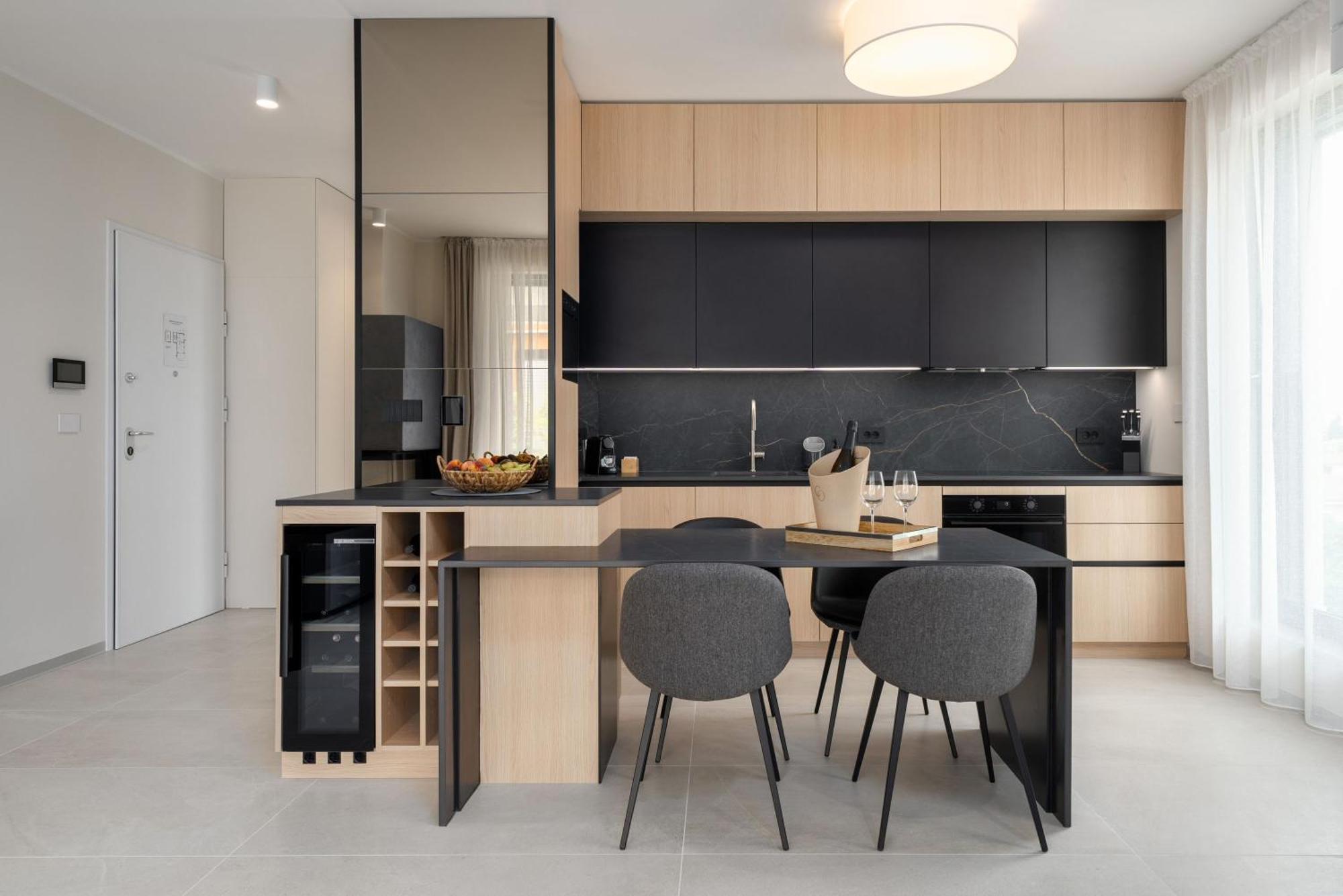 The Q Bliss - Your New 4-Star Hideaway With A Garage Ровинь Экстерьер фото