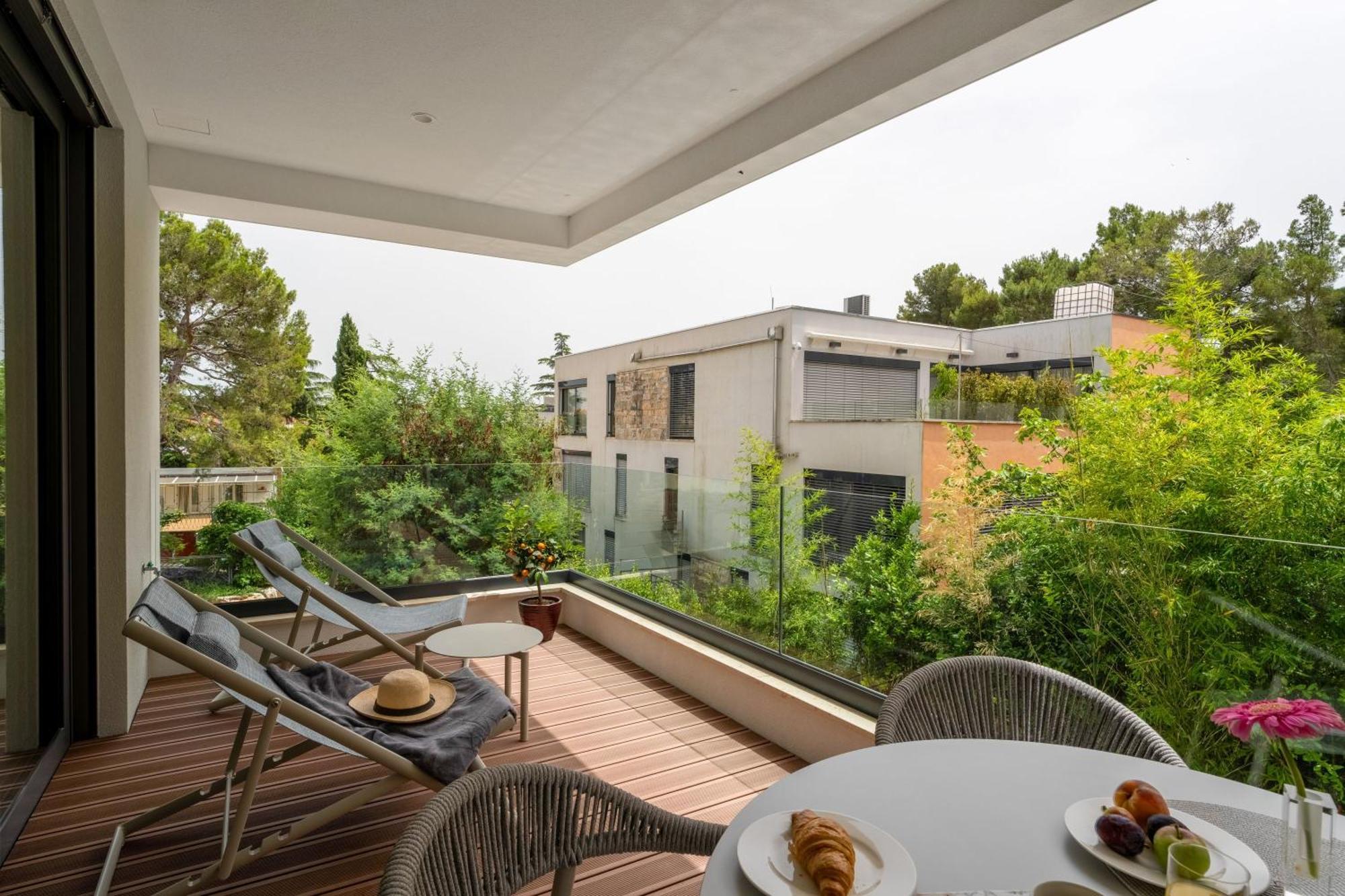The Q Bliss - Your New 4-Star Hideaway With A Garage Ровинь Экстерьер фото