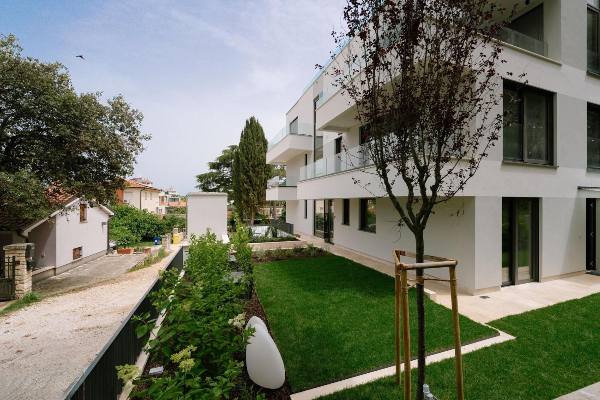 The Q Bliss - Your New 4-Star Hideaway With A Garage Ровинь Экстерьер фото