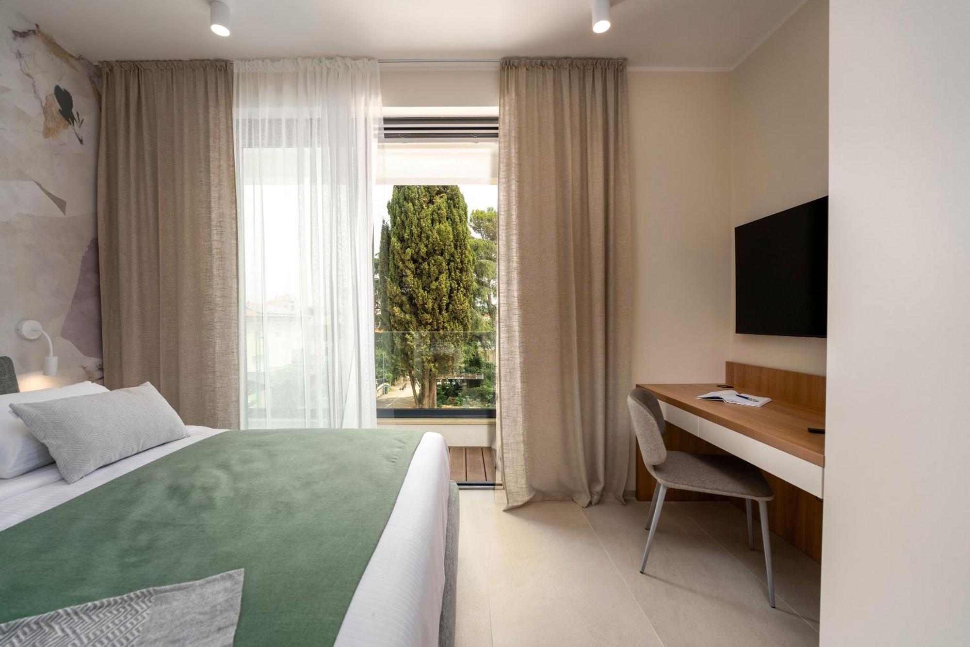 The Q Bliss - Your New 4-Star Hideaway With A Garage Ровинь Экстерьер фото